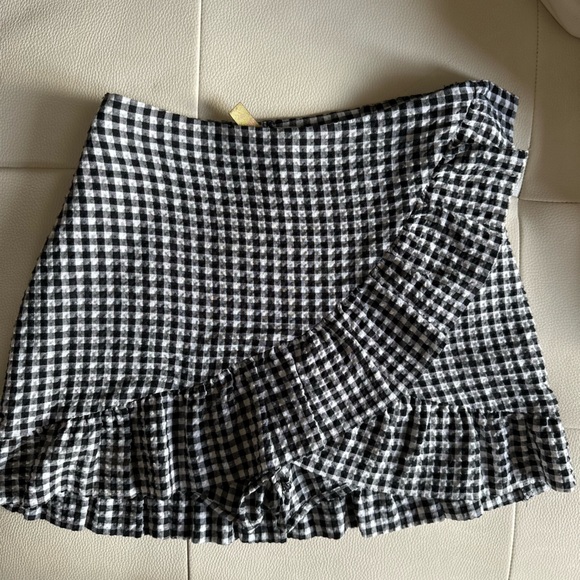 H&M divided limited edition Chic Black and White Checkered top and skort 2pc set - Picture 4 of 8